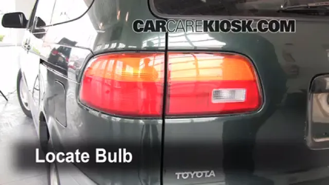 1999 Toyota Sienna LE 3.0L V6 Lights Turn Signal - Rear (replace bulb)